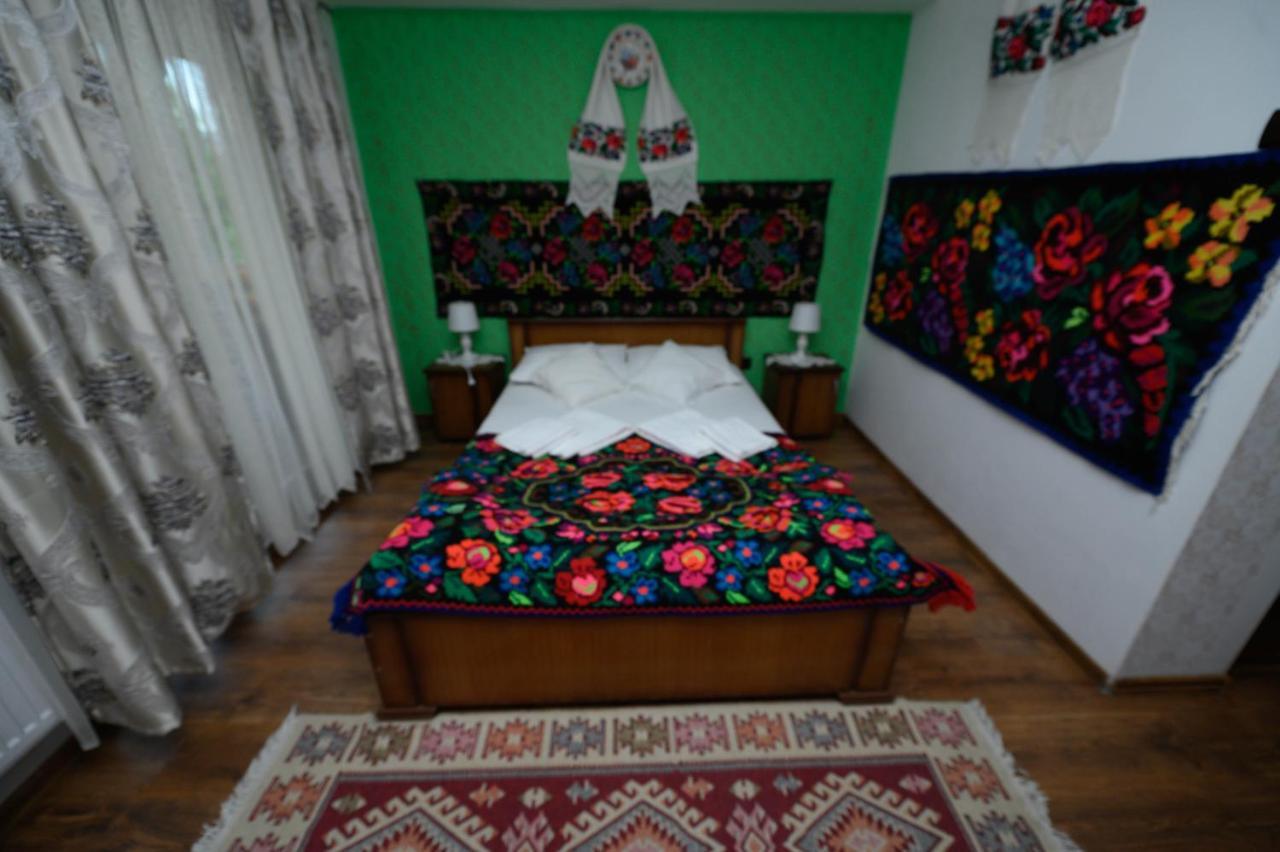Pensiune Pastravarie La Pintea Haiducu Deseşti Extérieur photo