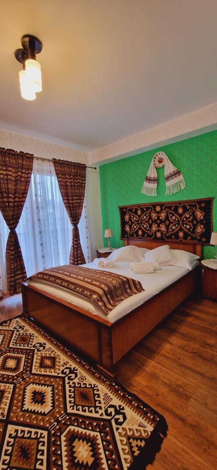Pensiune Pastravarie La Pintea Haiducu Deseşti Extérieur photo