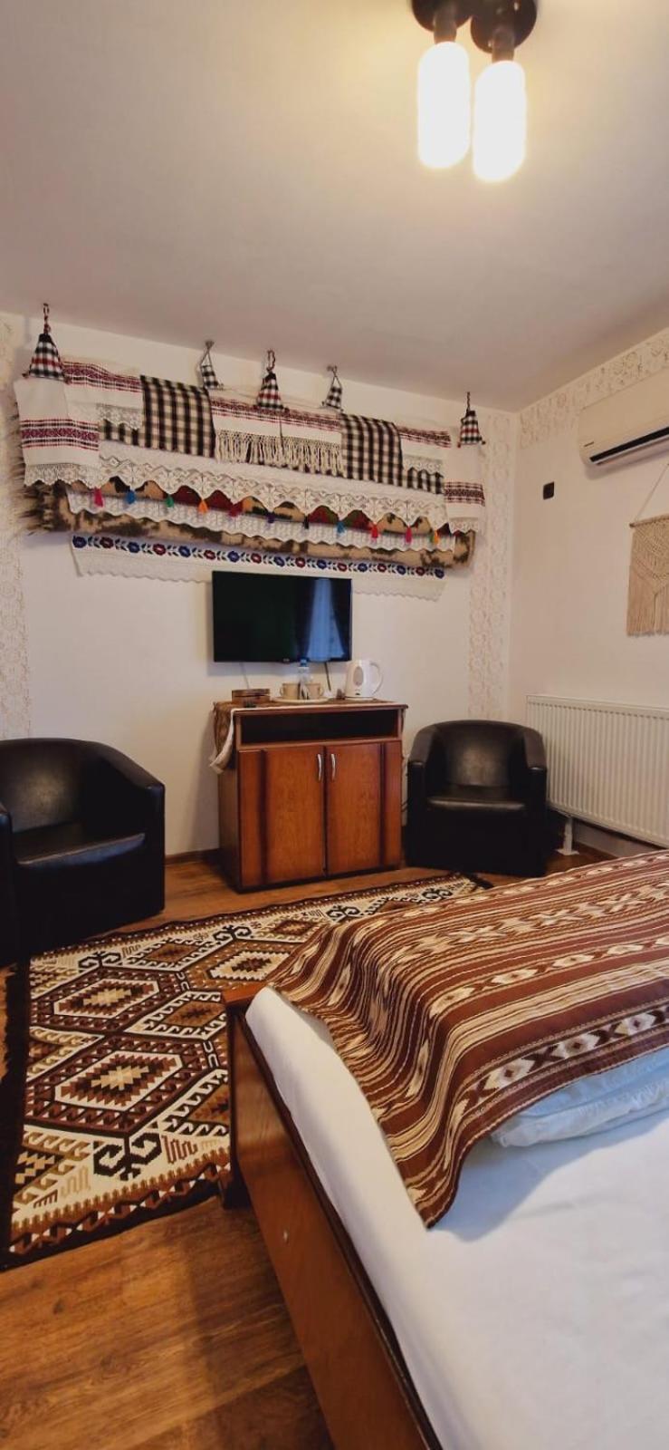 Pensiune Pastravarie La Pintea Haiducu Deseşti Extérieur photo