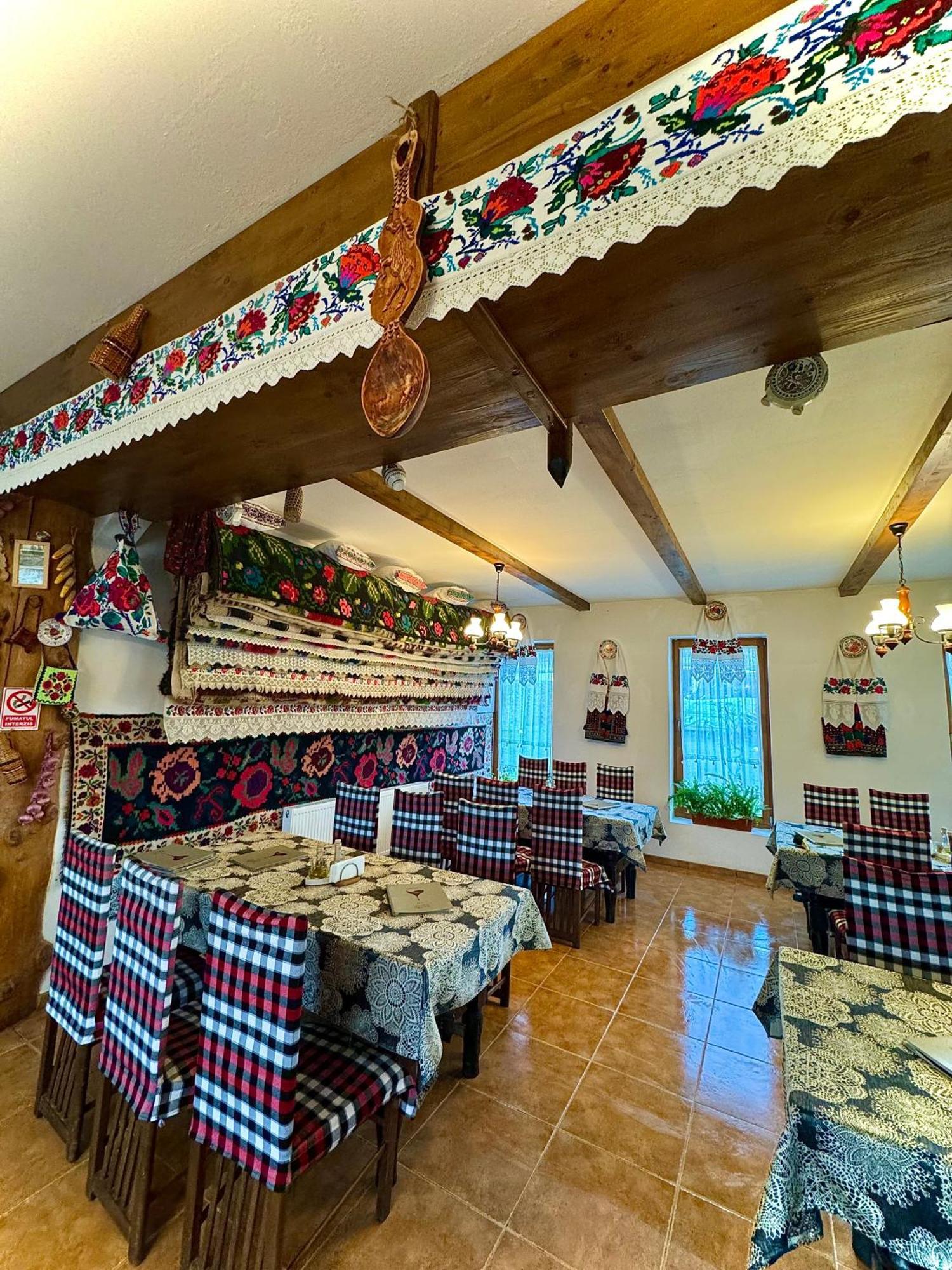 Pensiune Pastravarie La Pintea Haiducu Deseşti Extérieur photo
