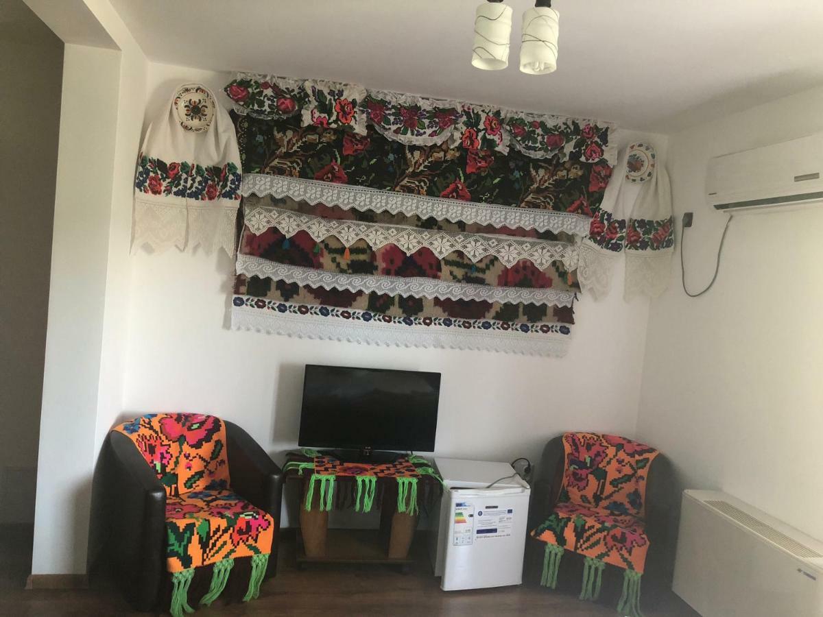 Pensiune Pastravarie La Pintea Haiducu Deseşti Extérieur photo