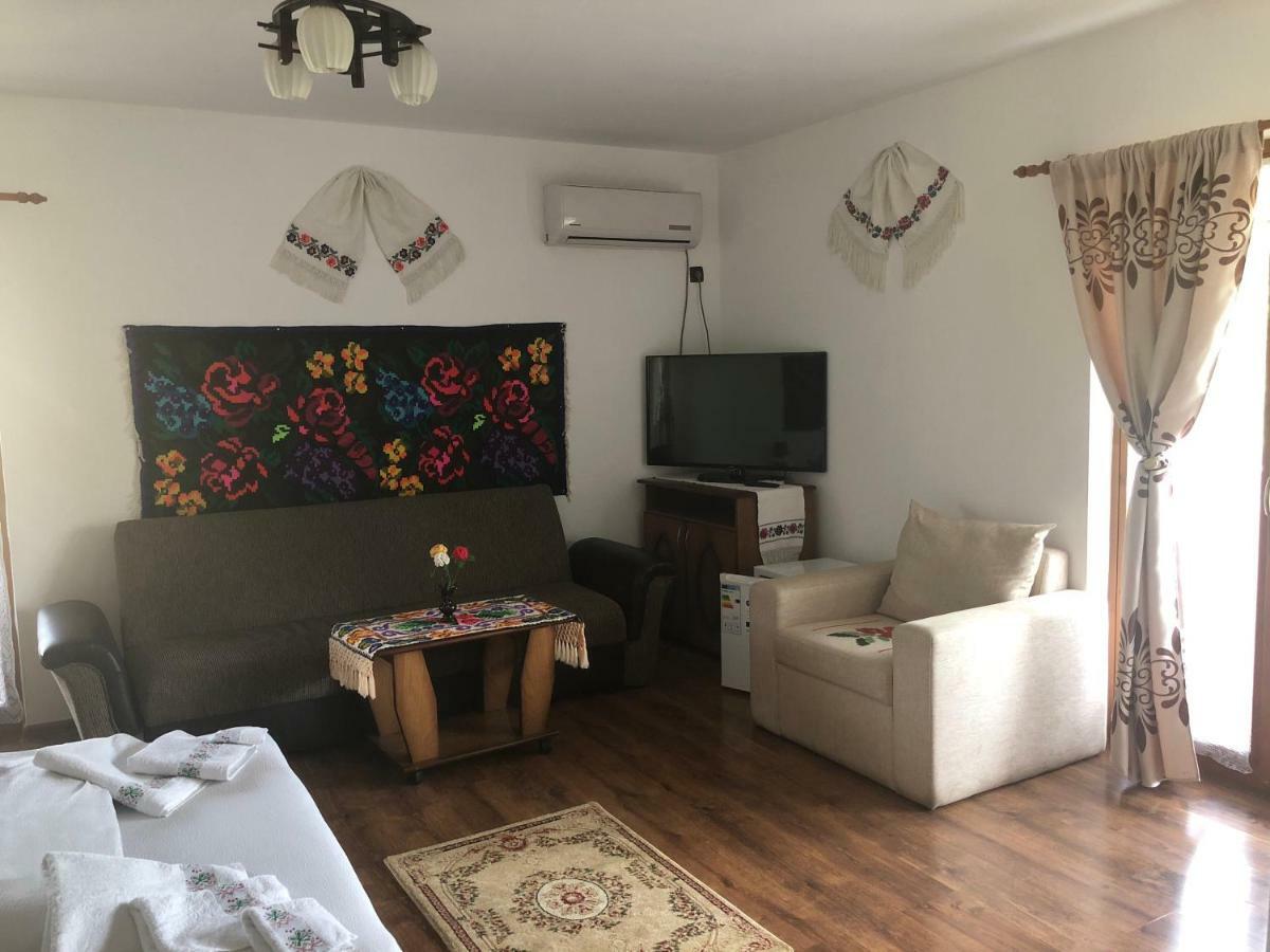 Pensiune Pastravarie La Pintea Haiducu Deseşti Extérieur photo